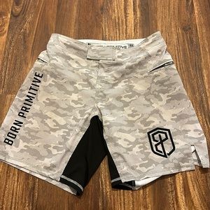 Born primitive defender shorts. Size 32